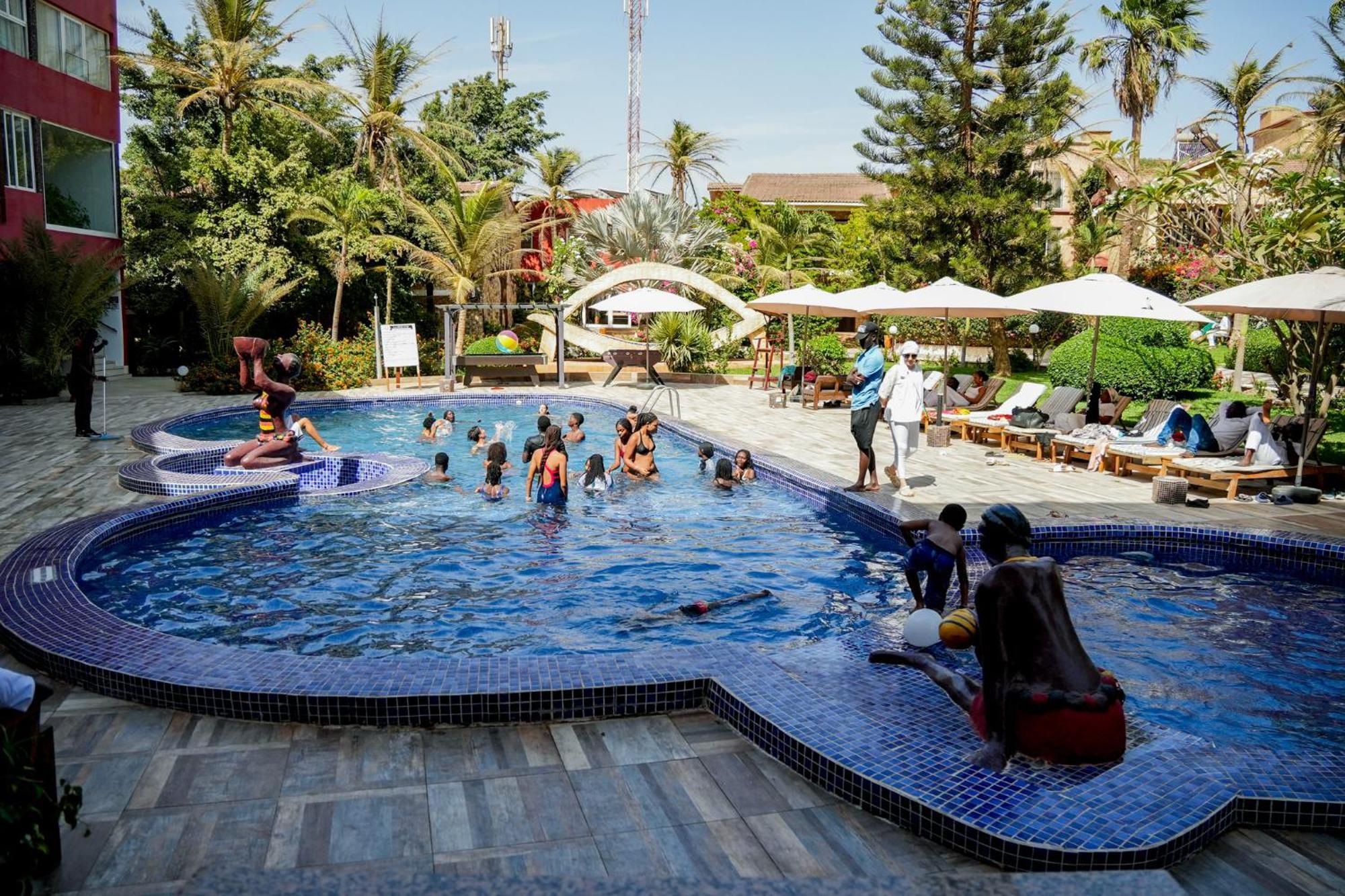 Iris Hotel Toubab Dialaw Exterior photo