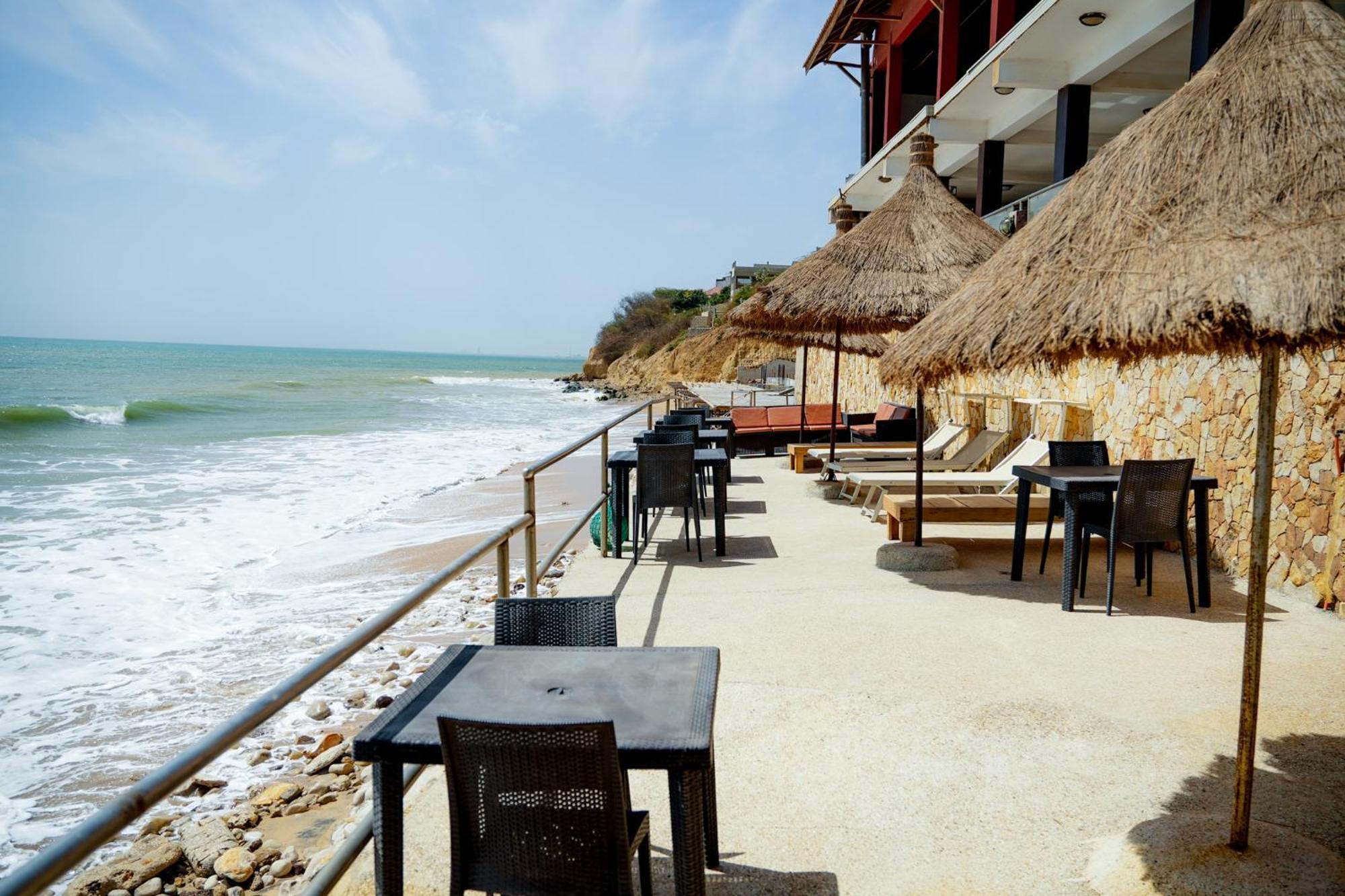 Iris Hotel Toubab Dialaw Exterior photo