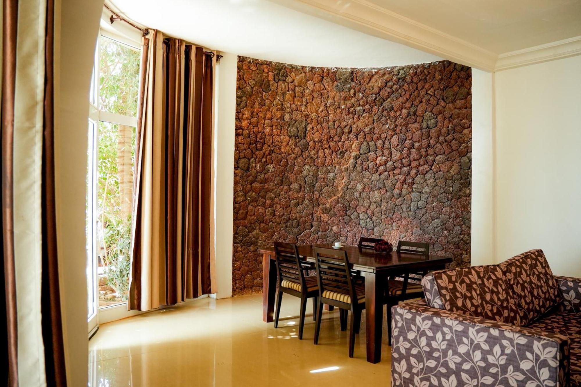 Iris Hotel Toubab Dialaw Exterior photo