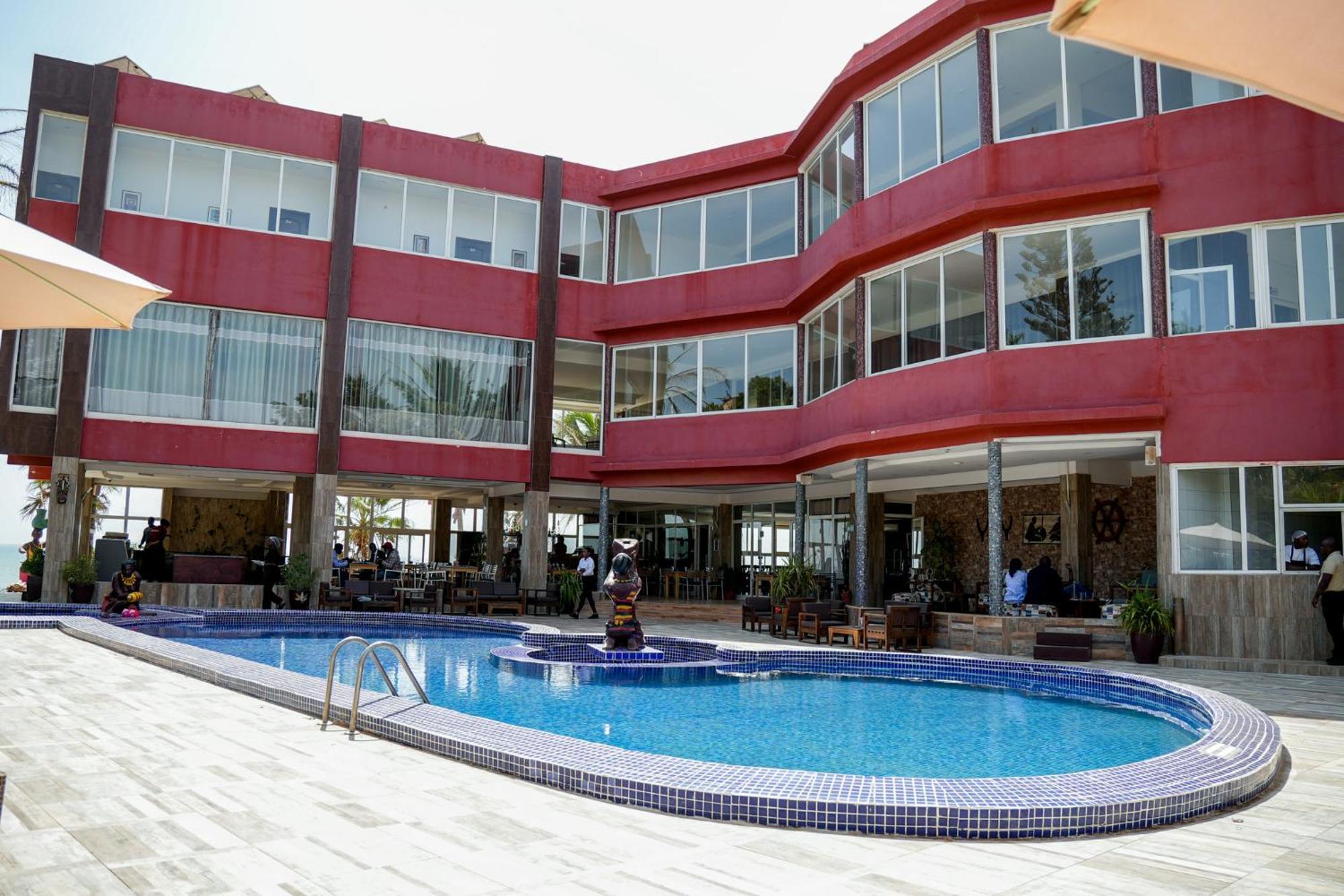Iris Hotel Toubab Dialaw Exterior photo