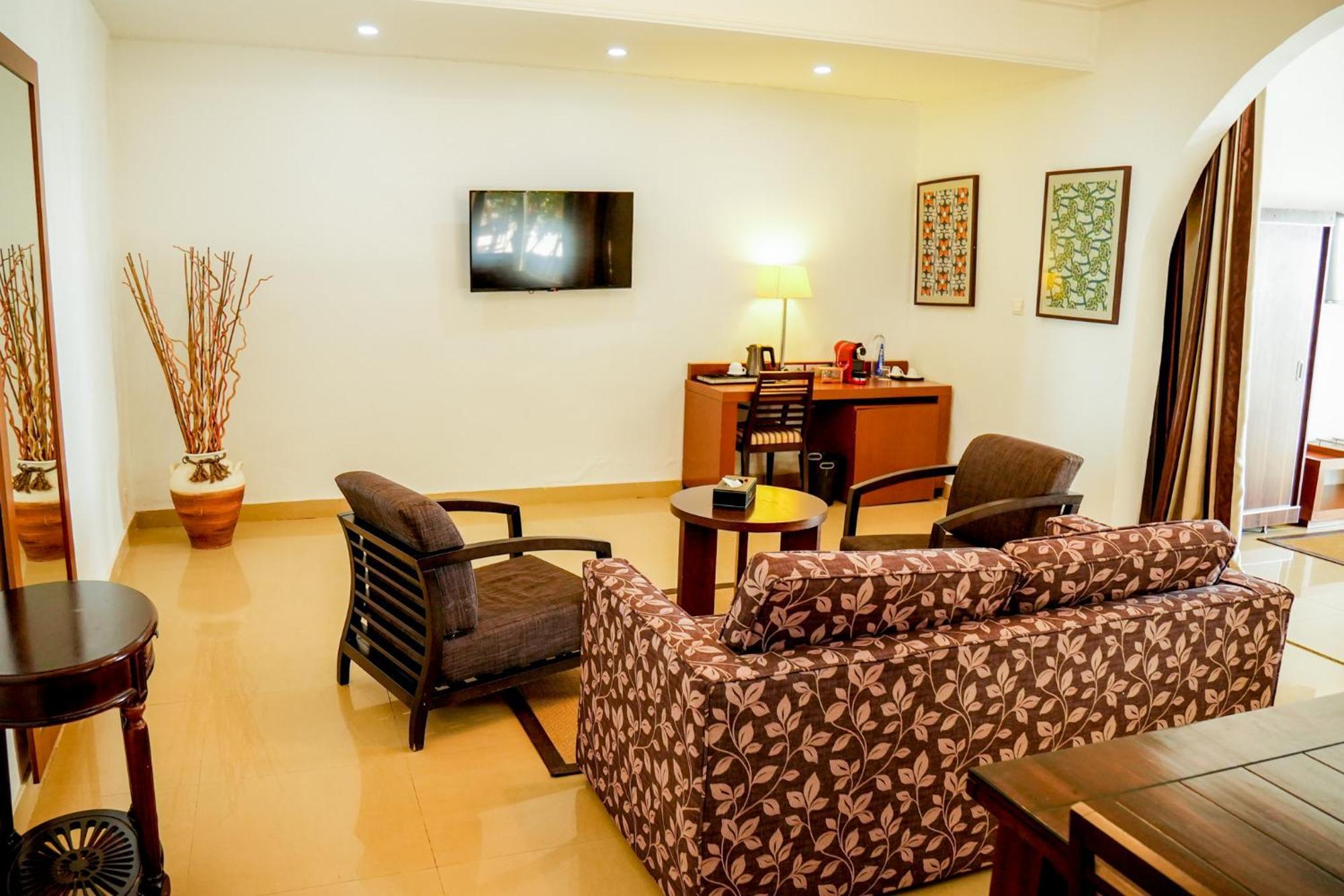 Iris Hotel Toubab Dialaw Exterior photo
