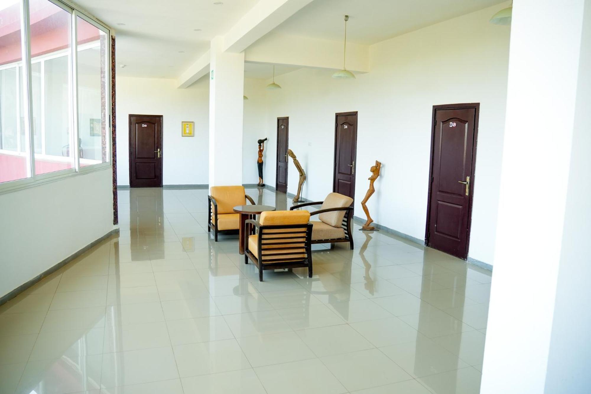 Iris Hotel Toubab Dialaw Exterior photo